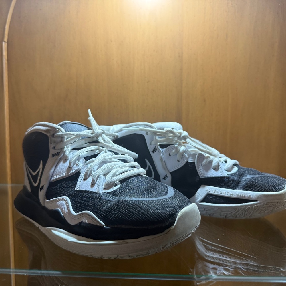 Nike Kyrie Infinity Black and White Sneakers 5.5 Boys